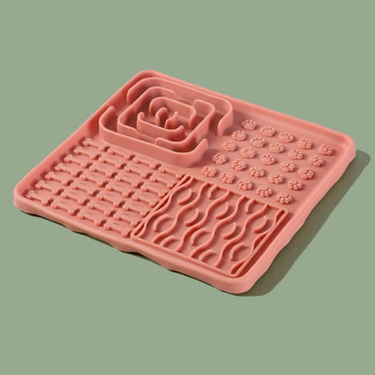  Close-up of the raised maze, paw, and wave patterns on the lick mat, designed to provide mental stimulation and slow down eating.